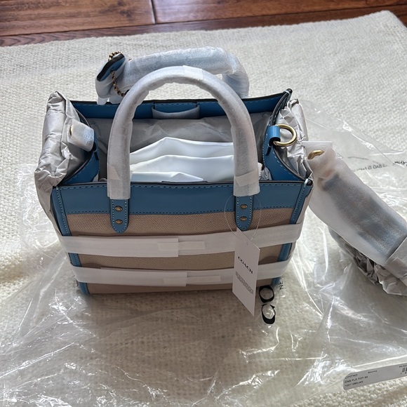 🆕 Coach Canvas & Leather Field Tote- color is Pool canvas - Picture 3 of 6